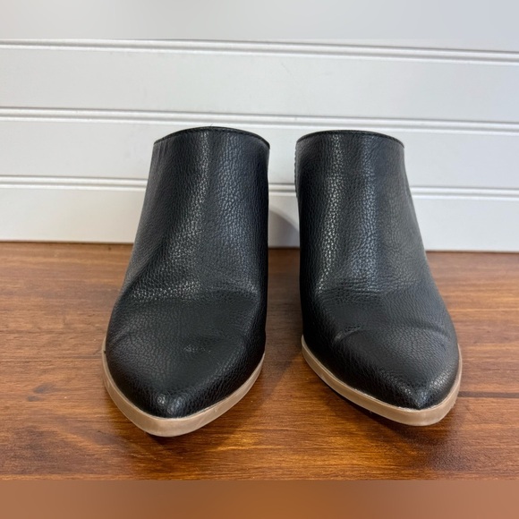 Universal Thread women’s black pointy toe heeled mule boots. Size 8 - Picture 2 of 8